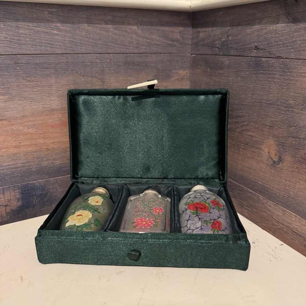 Vintage Set Li Bien Chinese Bottles, Floral Reverse Painted Glass -  Set of 3 - Picture 6 of 9